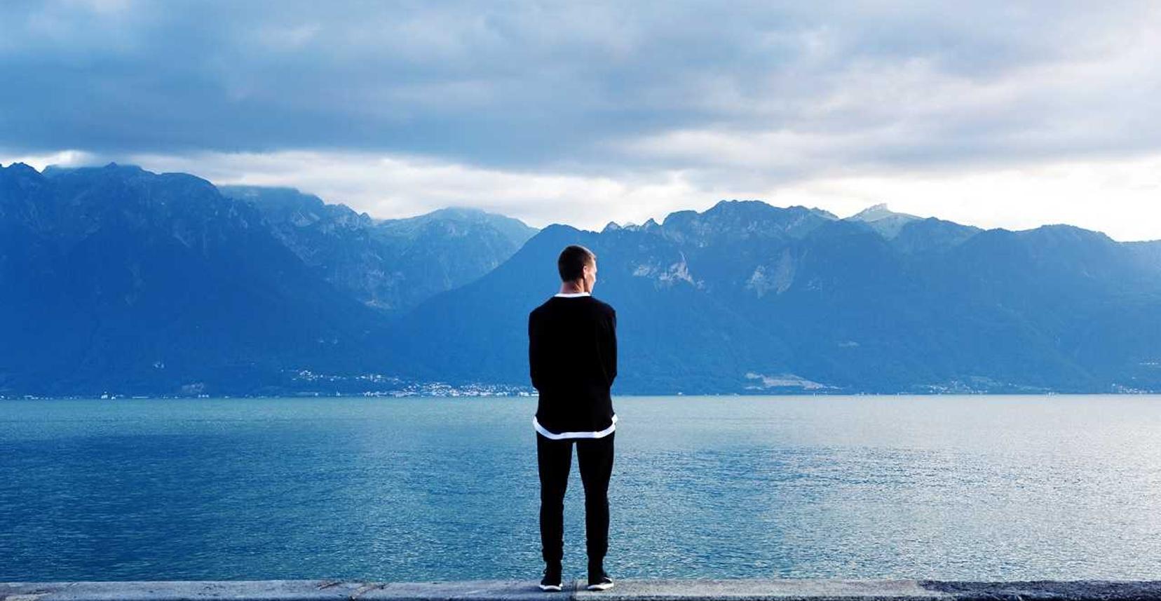 老微信号码批发：票圈app详情下载教程安装